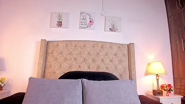 allisson m online show from April 15, 12:10 pm