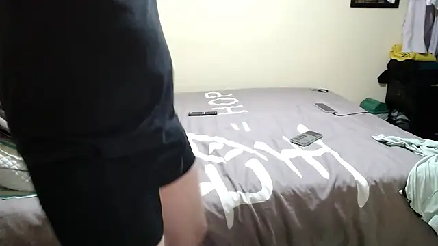 Snapshot of CrazyFrench2 chatting on February 10, 8:21 pm CrazyFrench2 online show from February 10, 8:21 pm