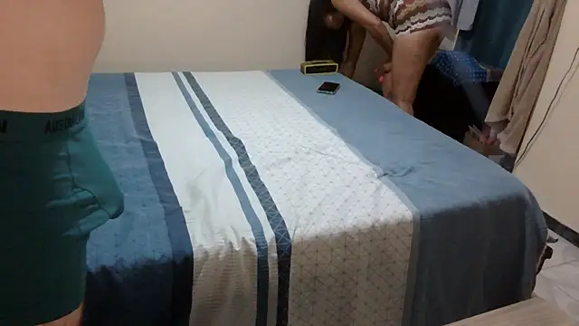 Snapshot of CrazyFrench2 chatting on October 24, 1:21 pm CrazyFrench2 online show from October 24, 1:21 pm