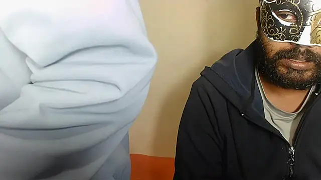 Snapshot of Cutehornycouples chatting on November 29, 4:51 pm Cutehornycouples online show from November 29, 4:51 pm