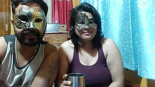 Snapshot of Cutehornycouples chatting on February 19, 6:32 pm Cutehornycouples online show from February 19, 6:32 pm