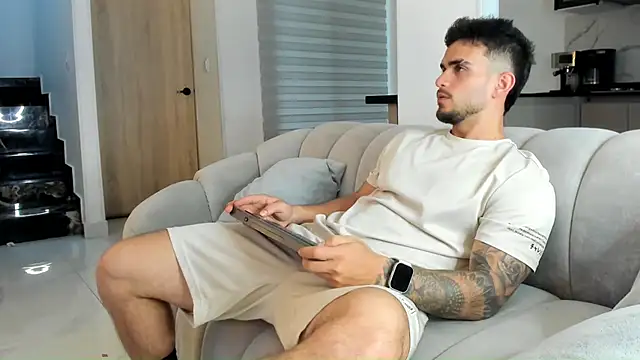 Ricardogo19 online show from April 14, 1:05 pm