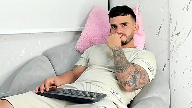 Ricardogo19 online show from January 16, 2:43 pm