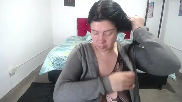 Snapshot of matuurebigboobs chatting on December 27, 1:07 pm matuurebigboobs online show from December 27, 1:07 pm