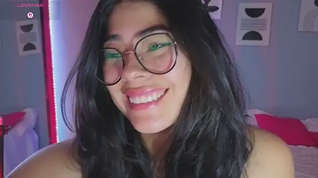 Snapshot of LoaLuxury chatting on February 19, 5:43 pm LoaLuxury online show from February 19, 5:43 pm