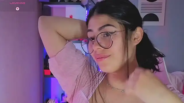 Snapshot of LoaLuxury chatting on February 26, 4:29 pm LoaLuxury online show from February 26, 4:29 pm