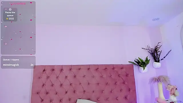 Snapshot of emily_bank chatting on March 18, 3:34 am emily bank online show from March 18, 3:34 am