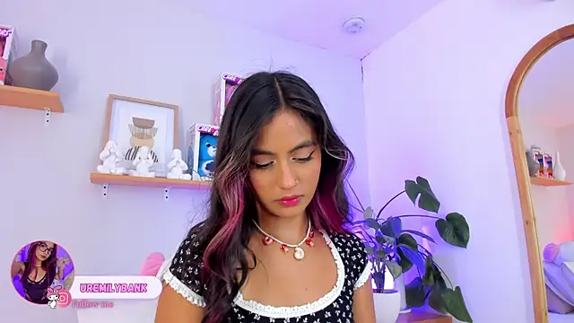 Snapshot of emily_bank chatting on October 9, 6:41 pm emily bank online show from October 9, 6:41 pm