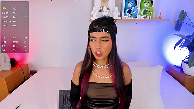 Snapshot of emily_bank chatting on October 17, 8:10 pm emily bank online show from October 17, 8:10 pm