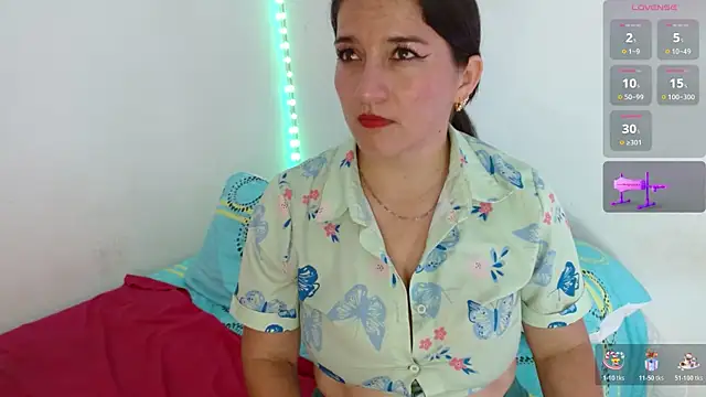 Emelyross  online show from January 7, 11:32 pm