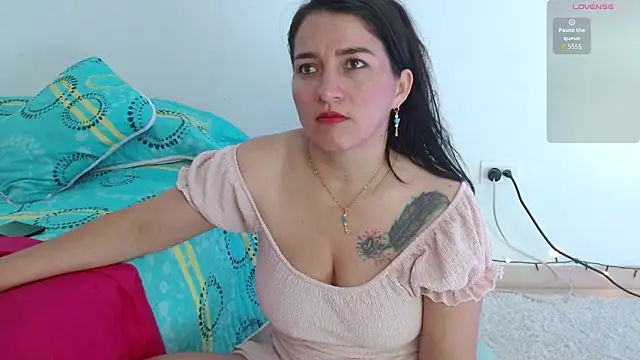 Emelyross  online show from March 12, 10:58 pm