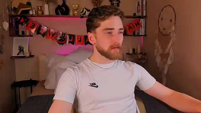 Snapshot of DexterDexx chatting on October 31, 11:00 pm DexterDexx online show from October 31, 11:00 pm