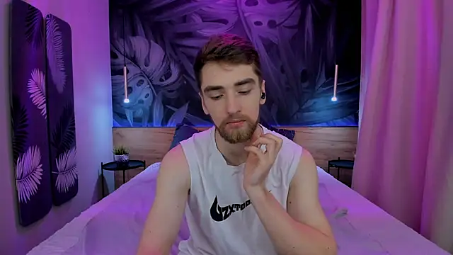 Snapshot of DexterDexx chatting on December 2, 8:39 pm DexterDexx online show from December 2, 8:39 pm