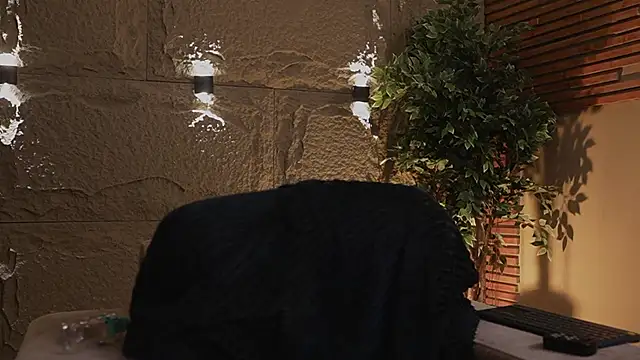 Logan Varela online show from November 16, 12:26 am