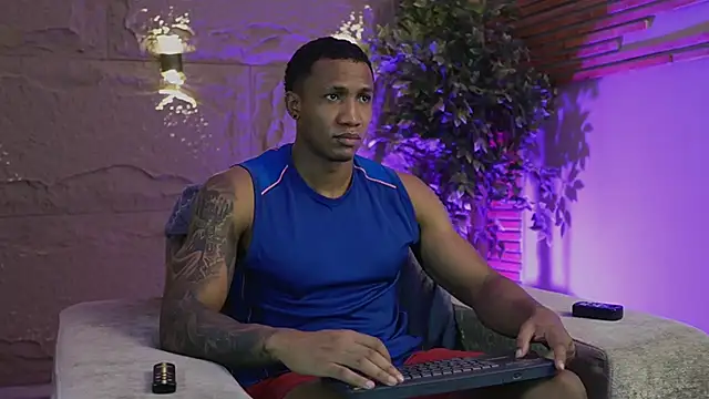 Logan Varela online show from December 5, 1:53 pm