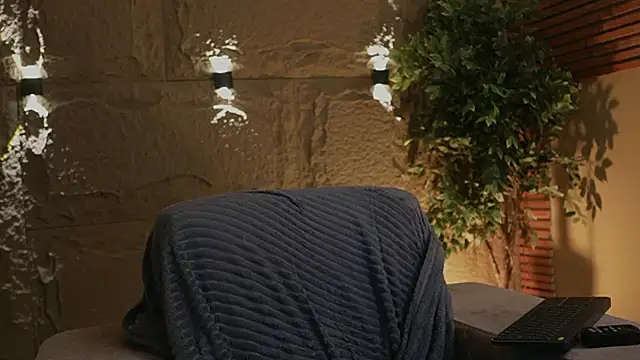 Logan Varela online show from November 10, 1:27 pm