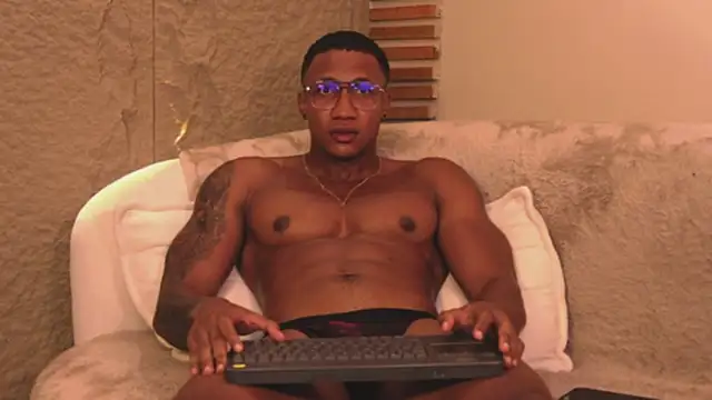 Logan Varela online show from March 18, 4:51 am