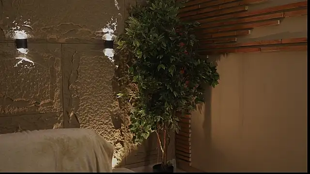 Logan Varela online show from September 28, 2:40 am