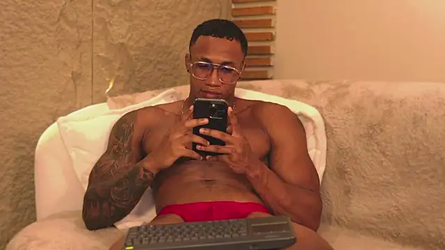 Logan Varela online show from March 19, 2:05 am