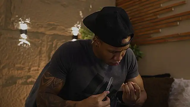 Logan Varela online show from January 8, 11:05 am