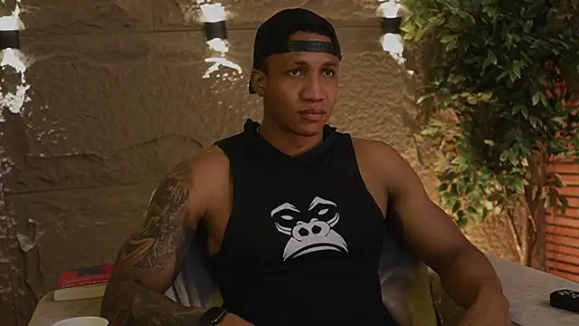 Logan Varela online show from November 29, 2:06 pm