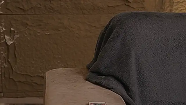 Logan Varela online show from November 30, 2:18 pm