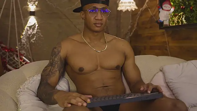 Logan Varela online show from December 15, 1:06 pm