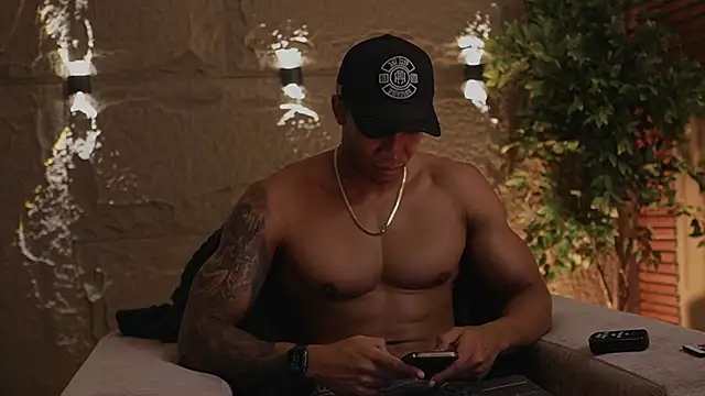 Logan Varela online show from November 27, 12:22 am