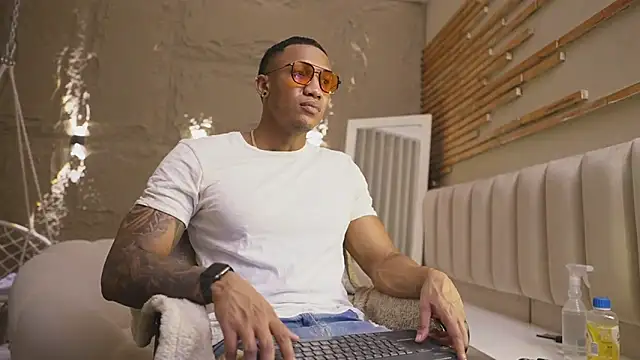 Logan Varela online show from March 29, 3:13 pm