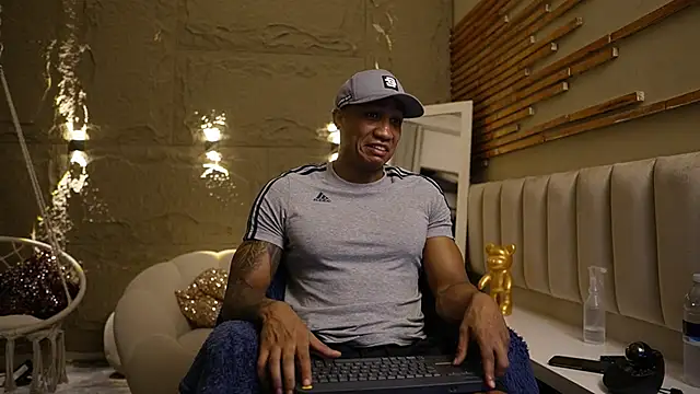 Logan Varela online show from March 7, 2:22 pm