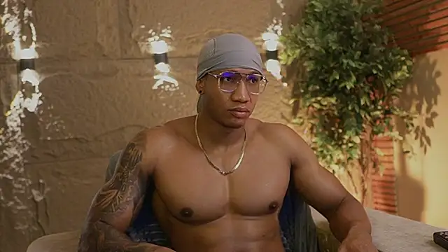 Logan Varela online show from November 12, 12:20 pm