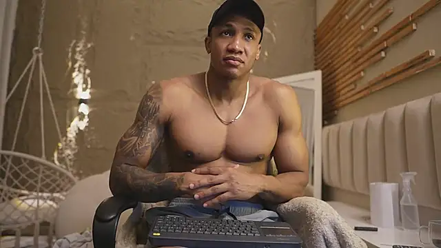 Logan Varela online show from April 5, 2:13 pm