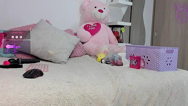 Snapshot of Queen_Antonella_Oficial chatting on February 4, 10:16 pm Queen Antonella Oficial online show from February 4, 10:16 pm