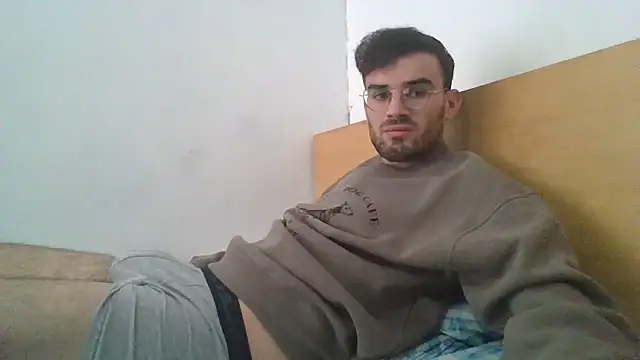 Snapshot of erikamavrik chatting on December 15, 8:42 am erikamavrik online show from December 15, 8:42 am