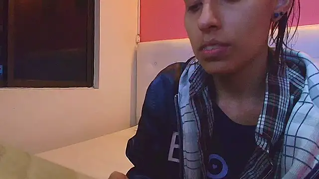Snapshot of yourcuteneighbourr chatting on February 19, 3:06 am yourcuteneighbourr online show from February 19, 3:06 am
