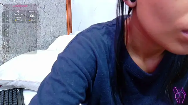 yourcuteneighbourr online show from July 17, 3:04 am