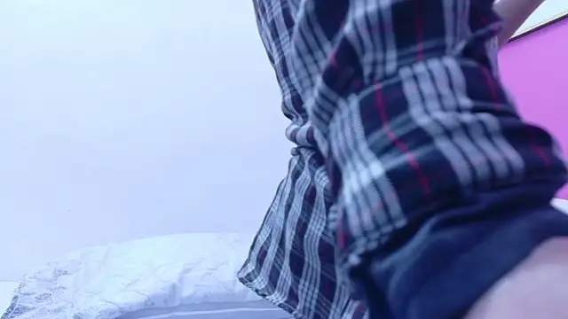 yourcuteneighbourr online show from December 23, 3:17 am