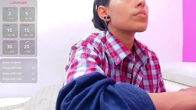 yourcuteneighbourr online show from March 3, 4:52 am