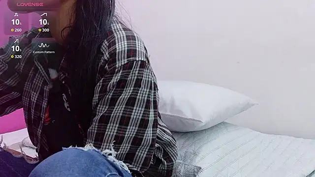 Snapshot of yourcuteneighbourr chatting on October 23, 2:54 am yourcuteneighbourr online show from October 23, 2:54 am