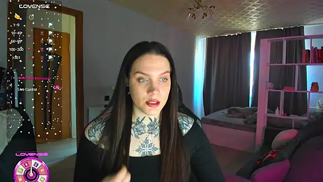 Snapshot of AizaRose chatting on April 28, 7:24 am AizaRose online show from April 28, 7:24 am