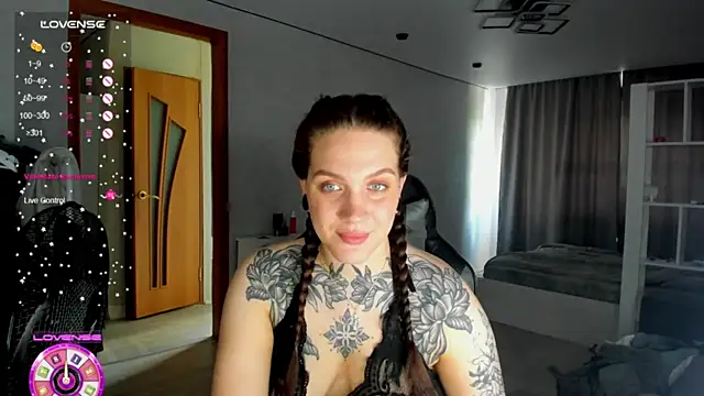 Snapshot of AizaRose chatting on July 6, 7:15 am AizaRose online show from July 6, 7:15 am