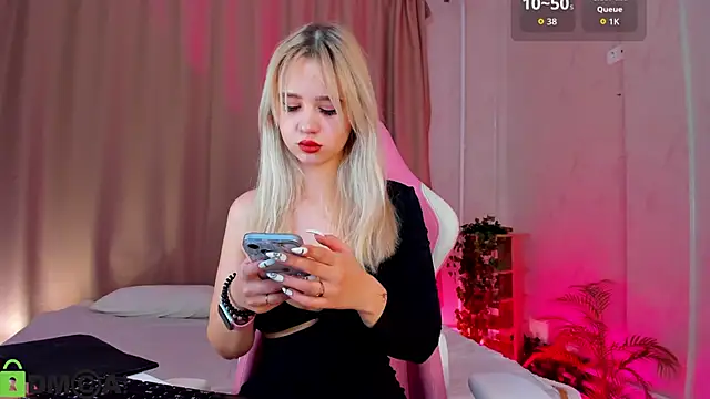 Snapshot of Valerie_Woods chatting on October 15, 1:04 am Valerie Woods online show from October 15, 1:04 am