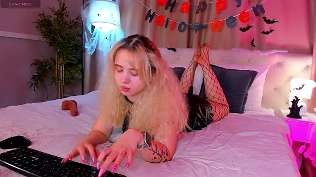 Snapshot of Valerie_Woods chatting on November 2, 1:10 am Valerie Woods online show from November 2, 1:10 am