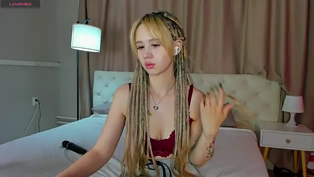 Snapshot of Valerie_Woods chatting on June 19, 12:38 am Valerie Woods online show from June 19, 12:38 am