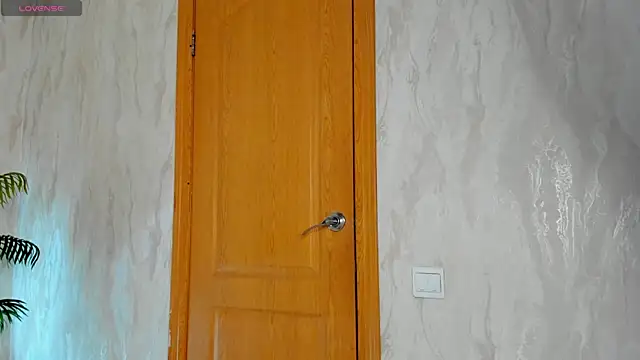 Valerie Woods online show from March 5, 1:24 am