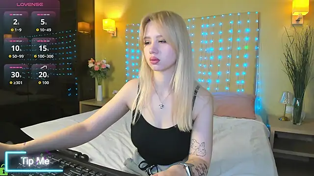Valerie Woods online show from May 19, 1:10 am