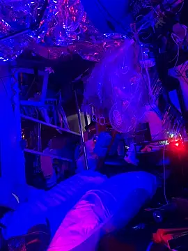 gurlnips online show from December 17, 11:54 pm