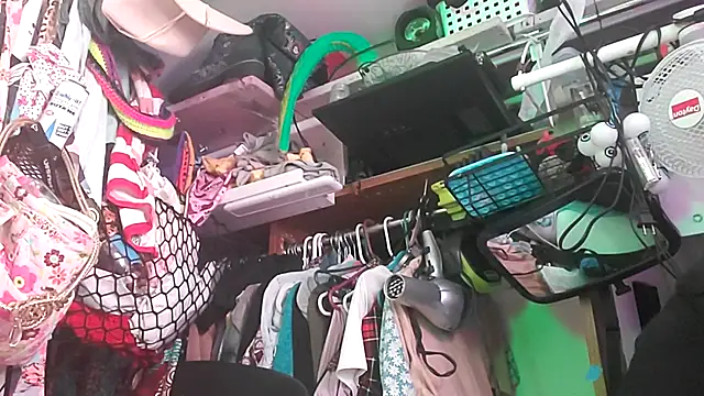 gurlnips online show from February 22, 12:07 pm