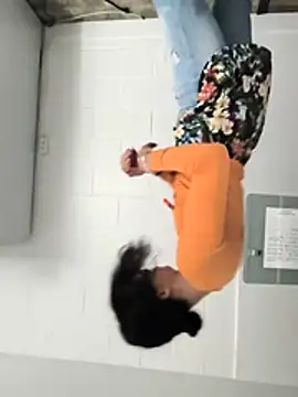 gurlnips online show from February 5, 5:03 am