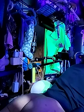 gurlnips online show from March 27, 1:36 am